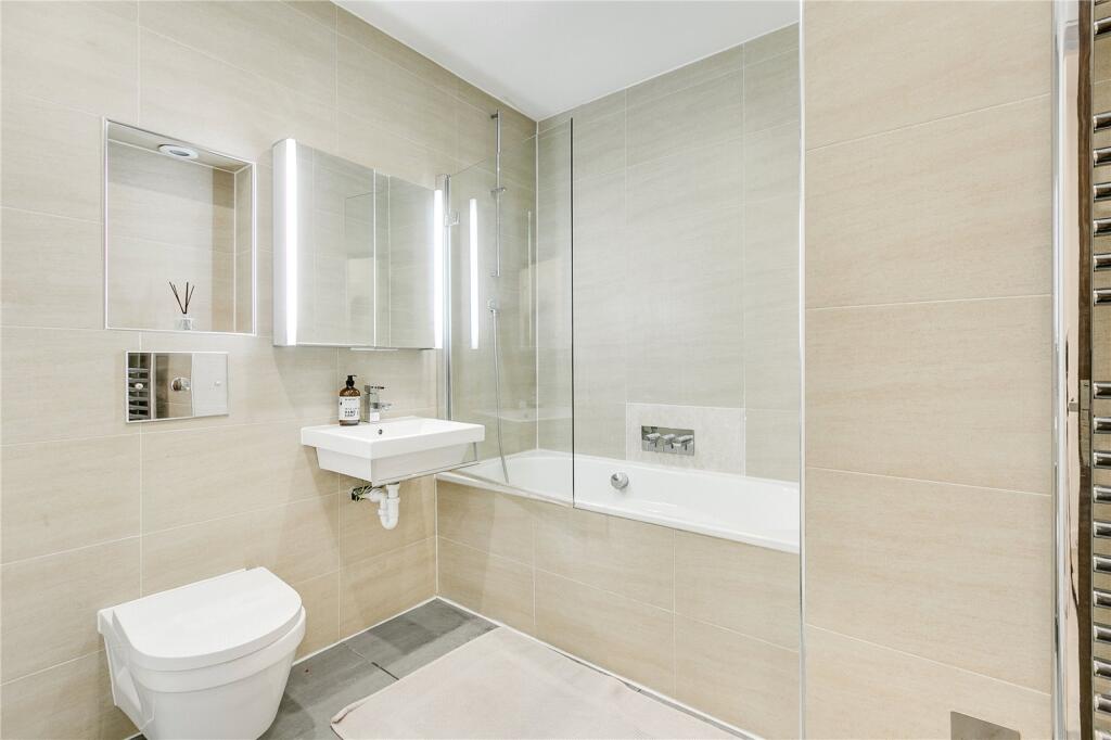 House in London - View 5