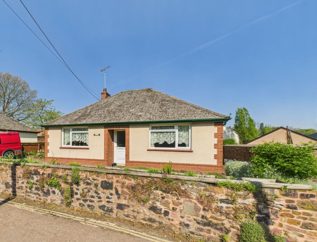 2-bed bungalow on Tolleys, Crediton, Devon, EX17, £275,000