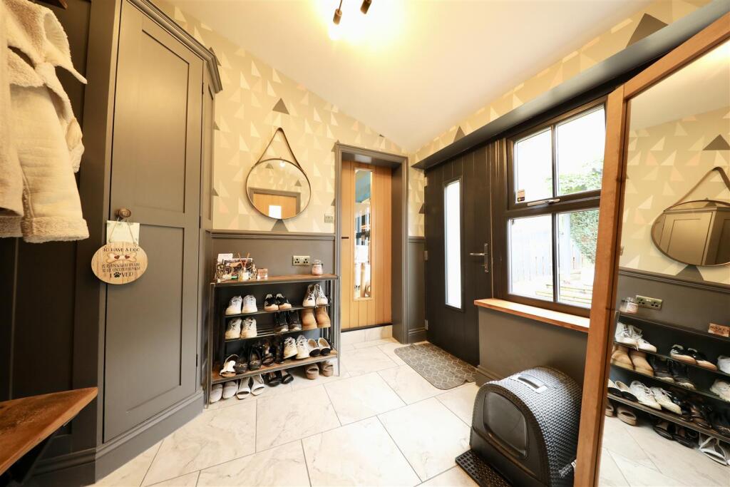House in Hull - View 5