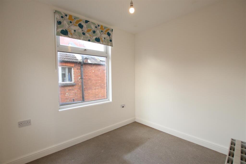 Apartment in Northampton - View 5