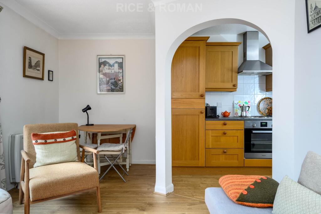 Apartment in Kingston upon Thames - View 4