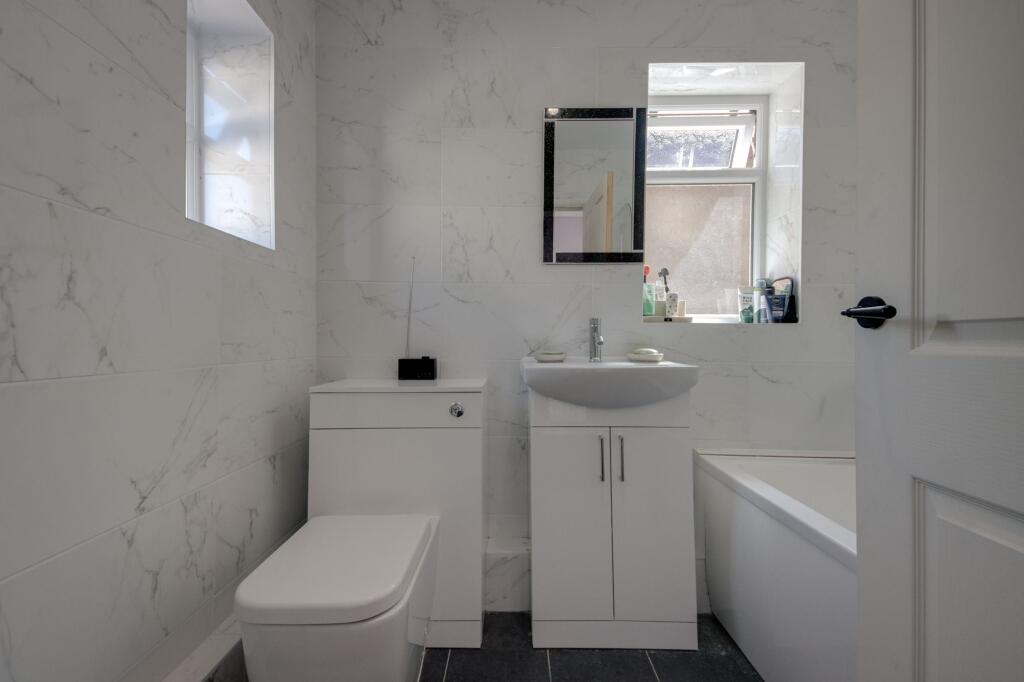 Apartment in Watford - More