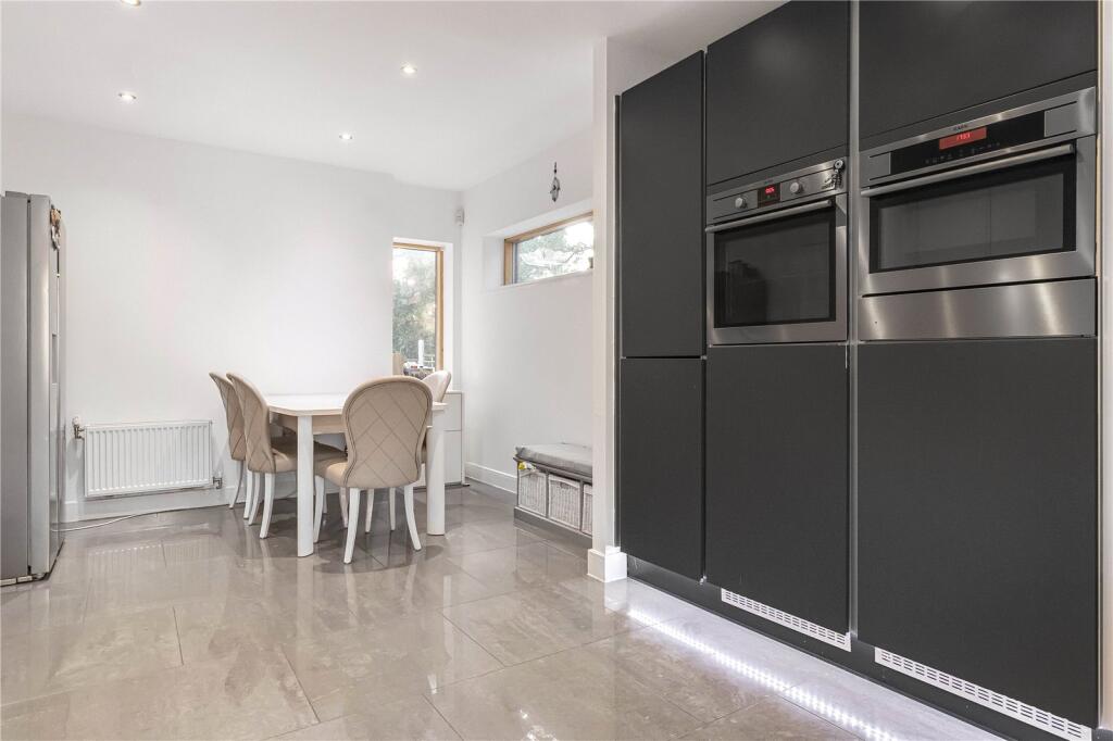 House in London, Cockfosters - View 3