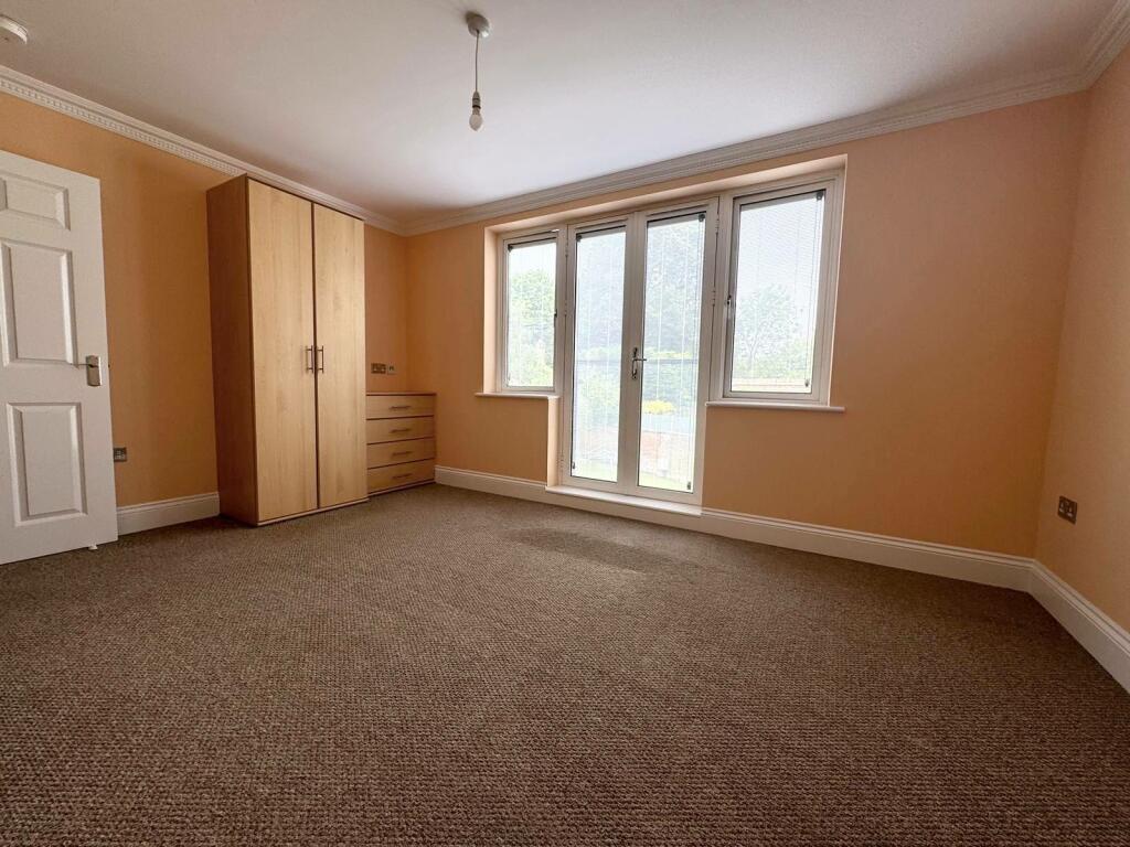Apartment in Enfield - View 4