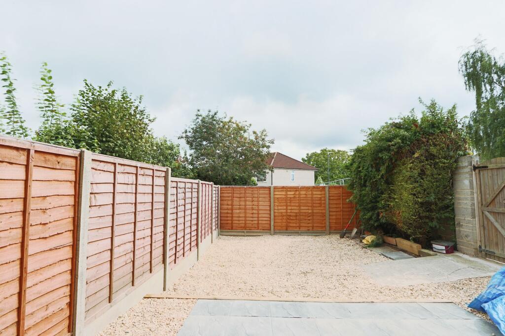 6 bedroom semi-detached house for rent