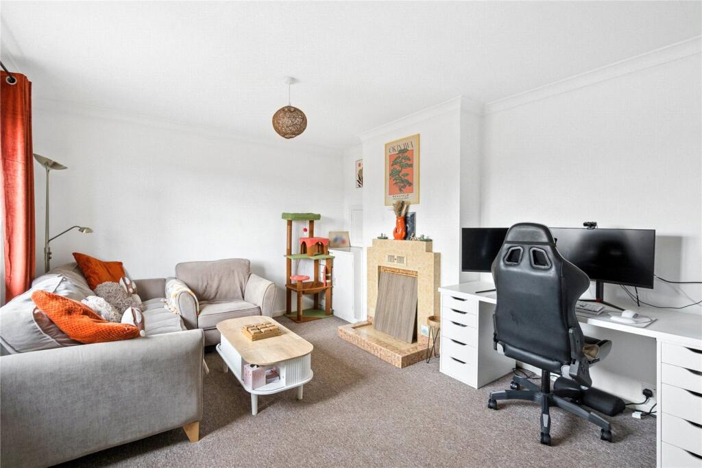 Apartment in Reading - View 4
