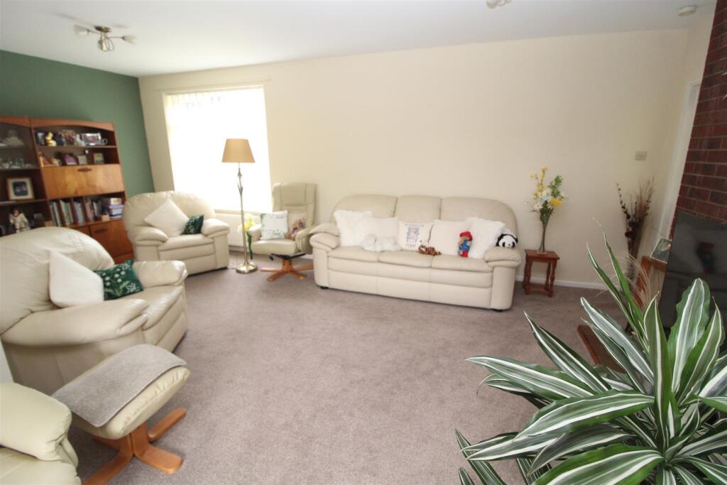 Pightle Close, Elmswell, Bury St. Edmunds photo 3