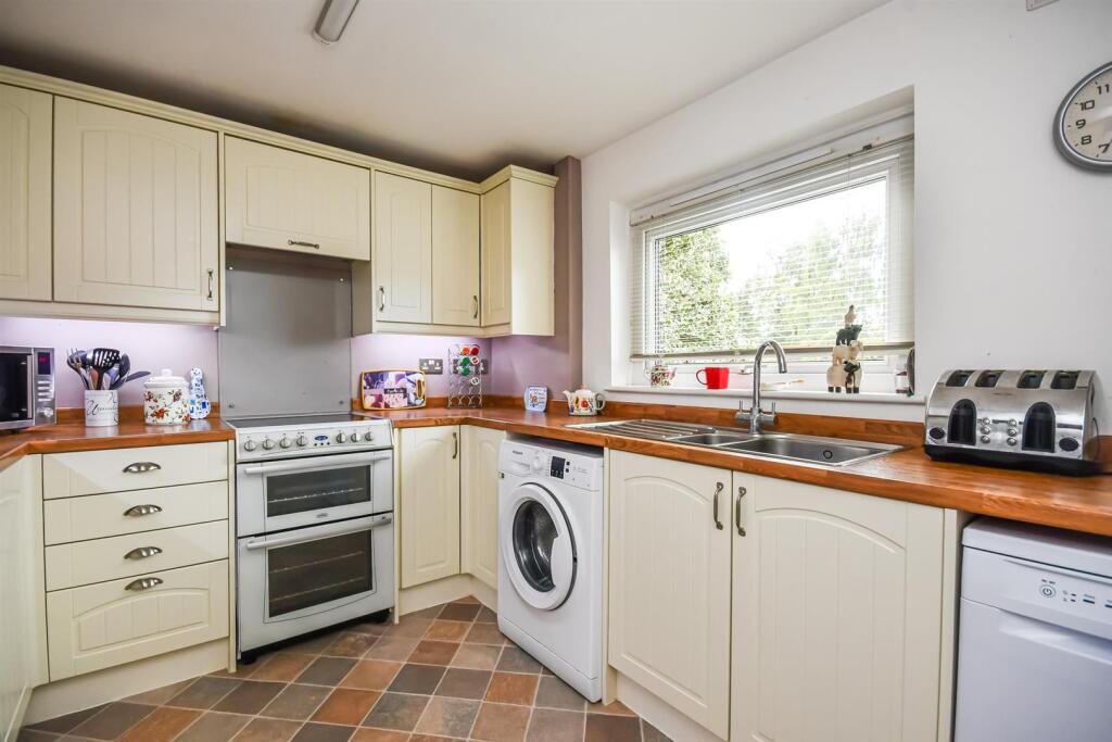 Dingle Road, Wombourne, Wolverhampton photo 4