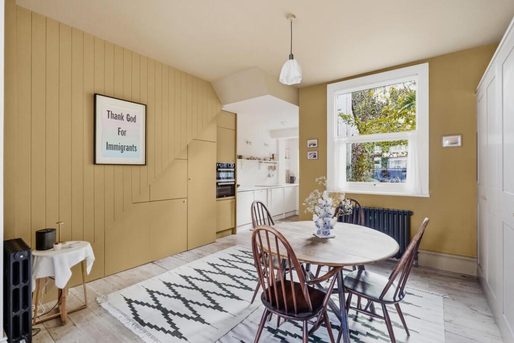House in London, Bell Green, Perry Vale - More