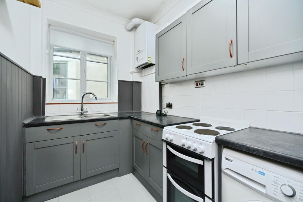 Marine Drive, Saltdean, Brighton, East Sussex, BN2 - View 3