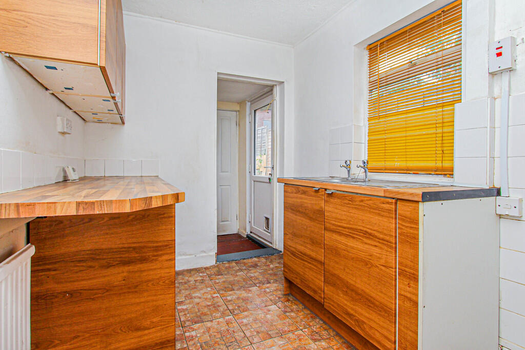 House in Irthlingborough, North Northamptonshire - More