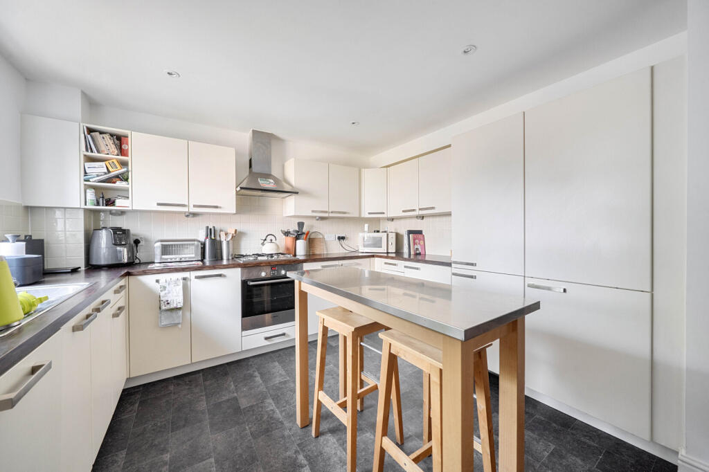House in Basingstoke and Deane, Rooksdown - View 3