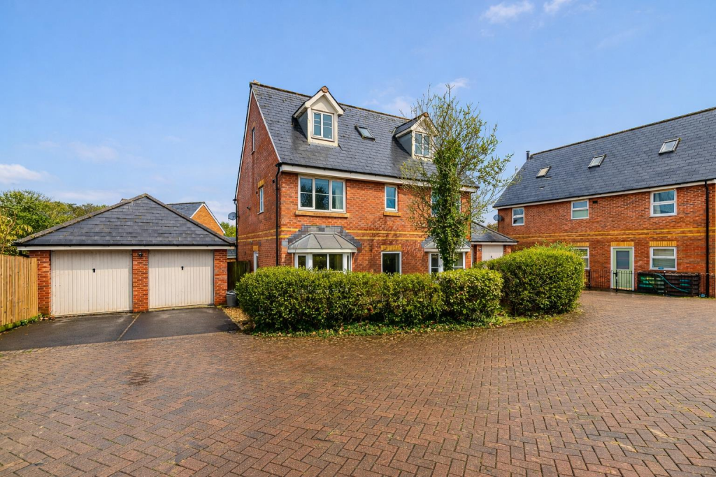 5-bed detached on Heol Y Brenin, Penarth, £625,000