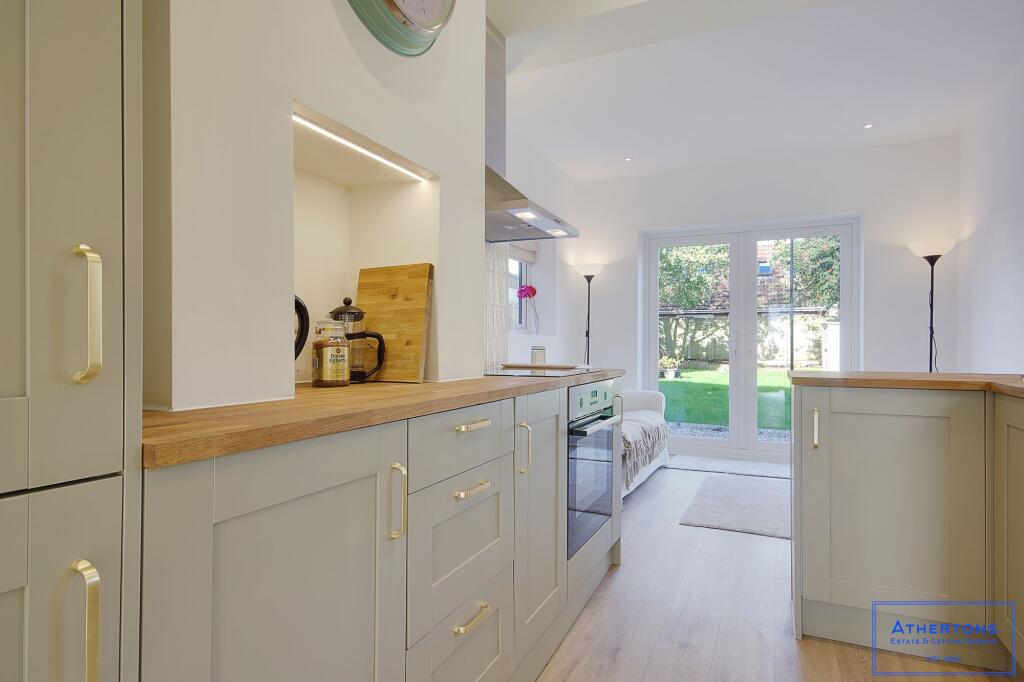 Apartment in Bournemouth, Moordown - View 2