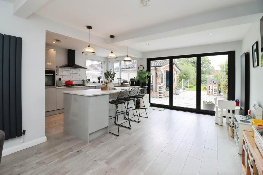 House in Wirral, Liverpool City Region - View 5