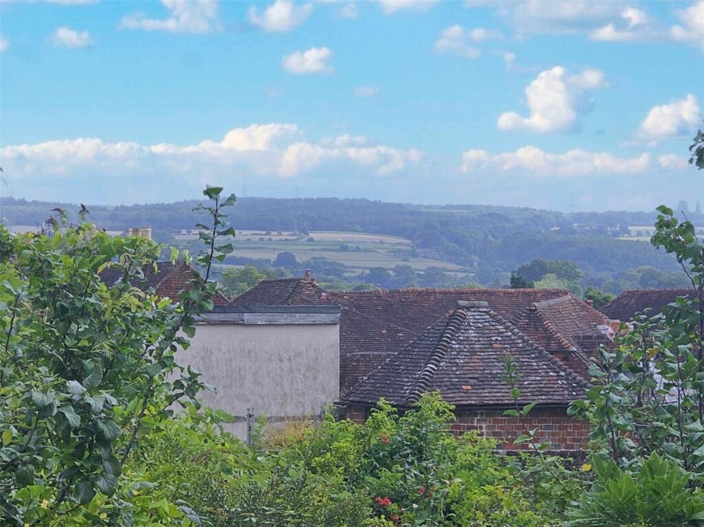 Egmont Mews, Rumbolds Hill, Midhurst, West Sussex, GU29 photo 2