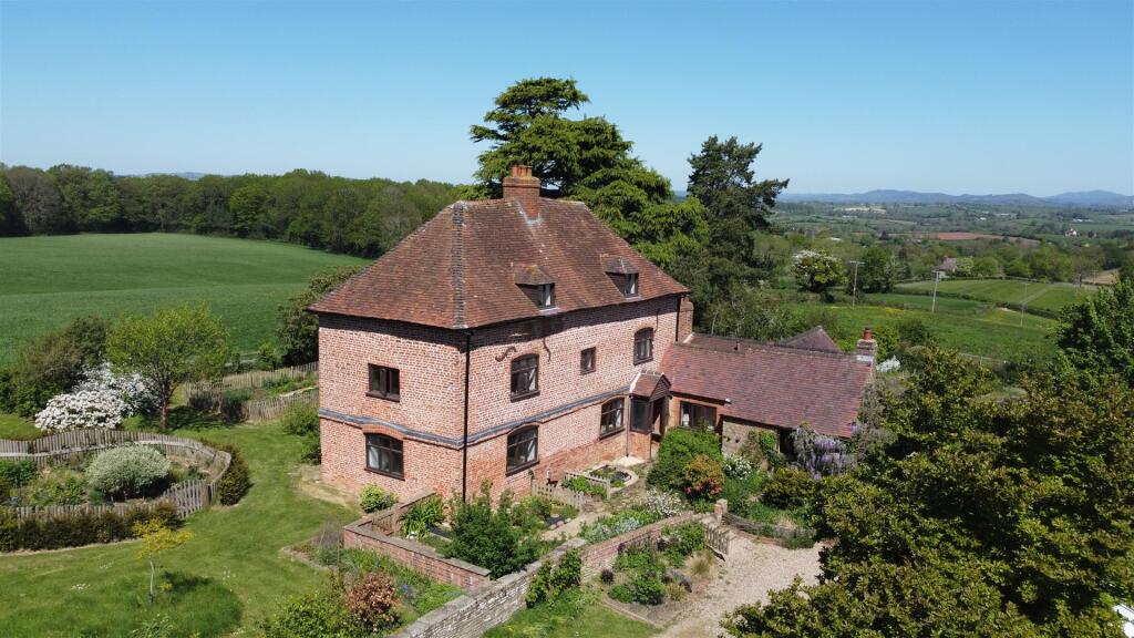 Main image of property: Cliffords Mesne, Newent