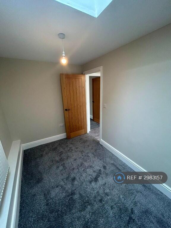 House in Gloucester - View 4