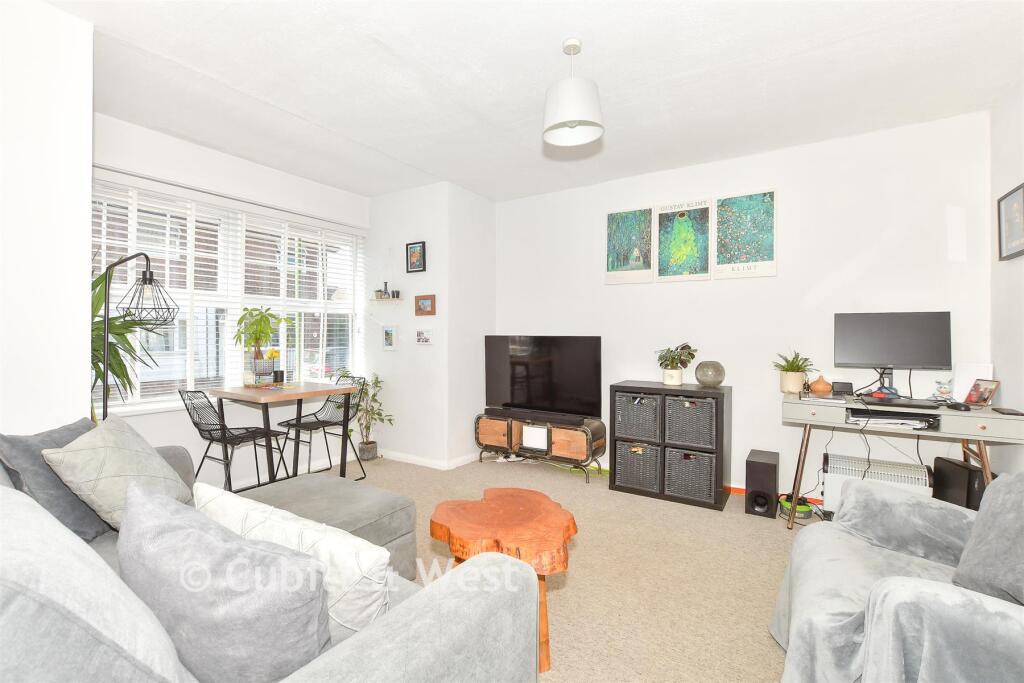 Apartment in Horsham, New Town - View 2