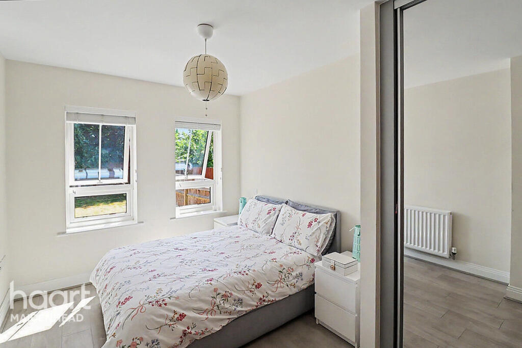 2-bed flat on Raven Drive, MAIDENHEAD, £375,000