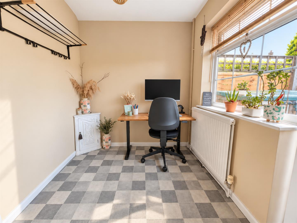 House in Uckfield - More