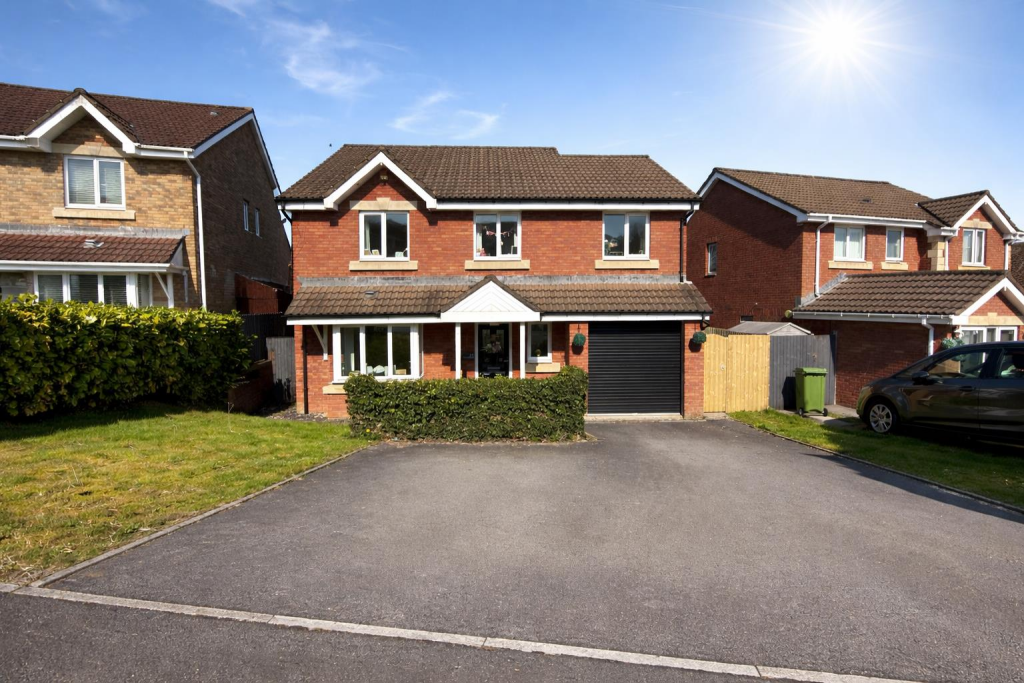 5-bed detached on Potters Field, Aberdare, £425,000