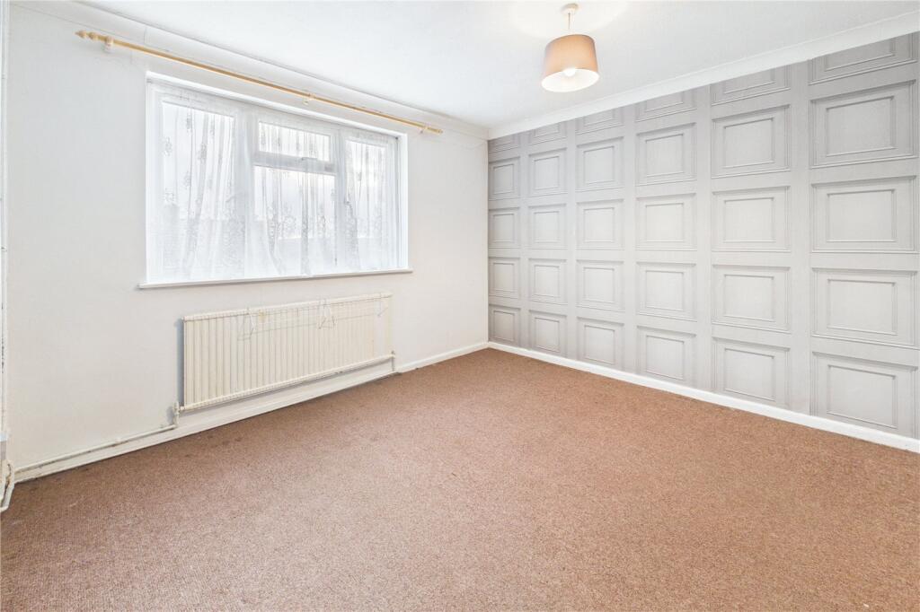 Curling Way, Newbury, Berkshire, RG14 photo 4