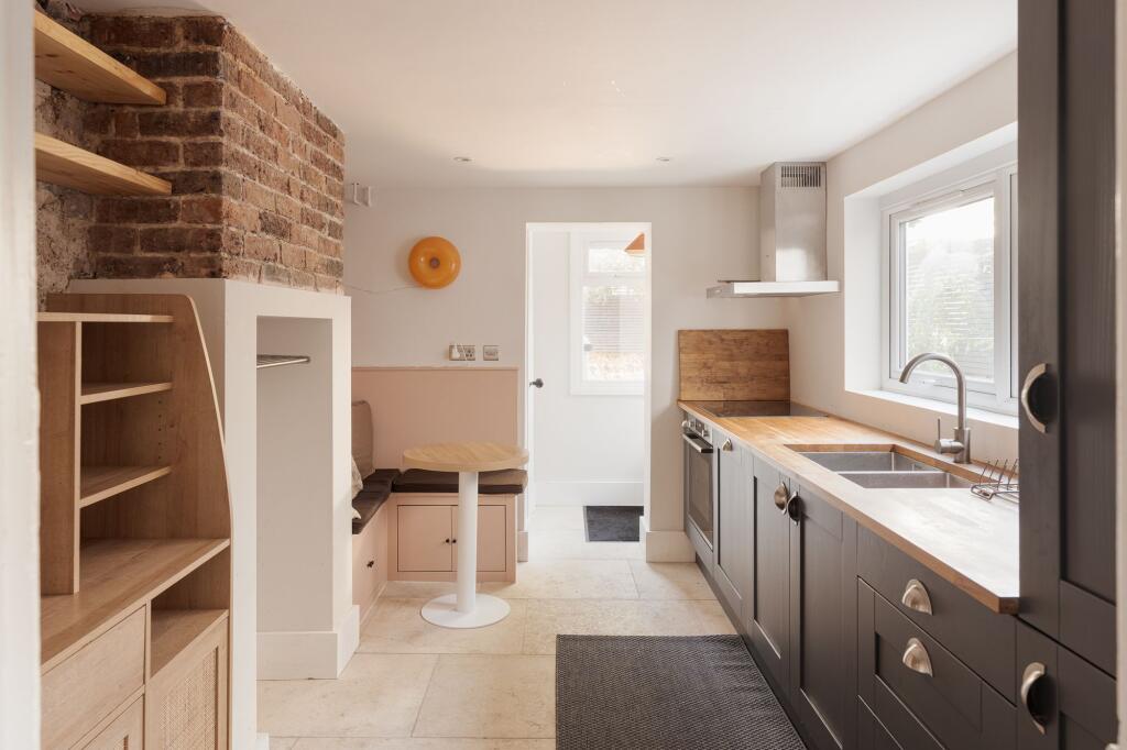 House in Brighton - View 2