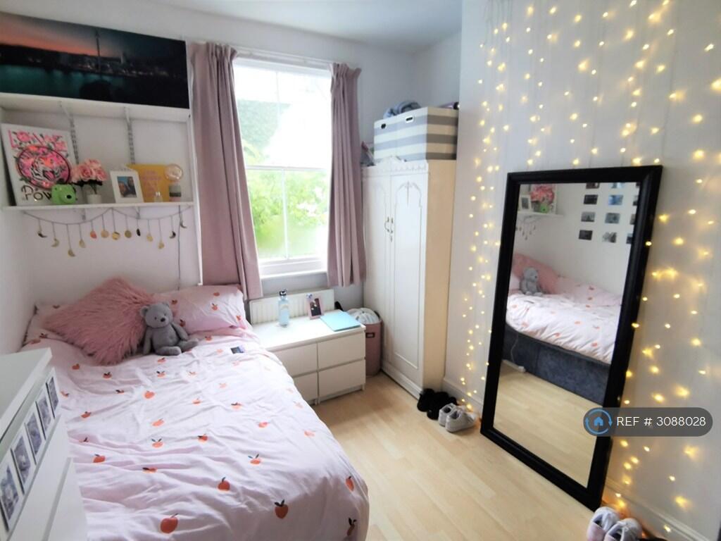 5 bedroom terraced house for rent