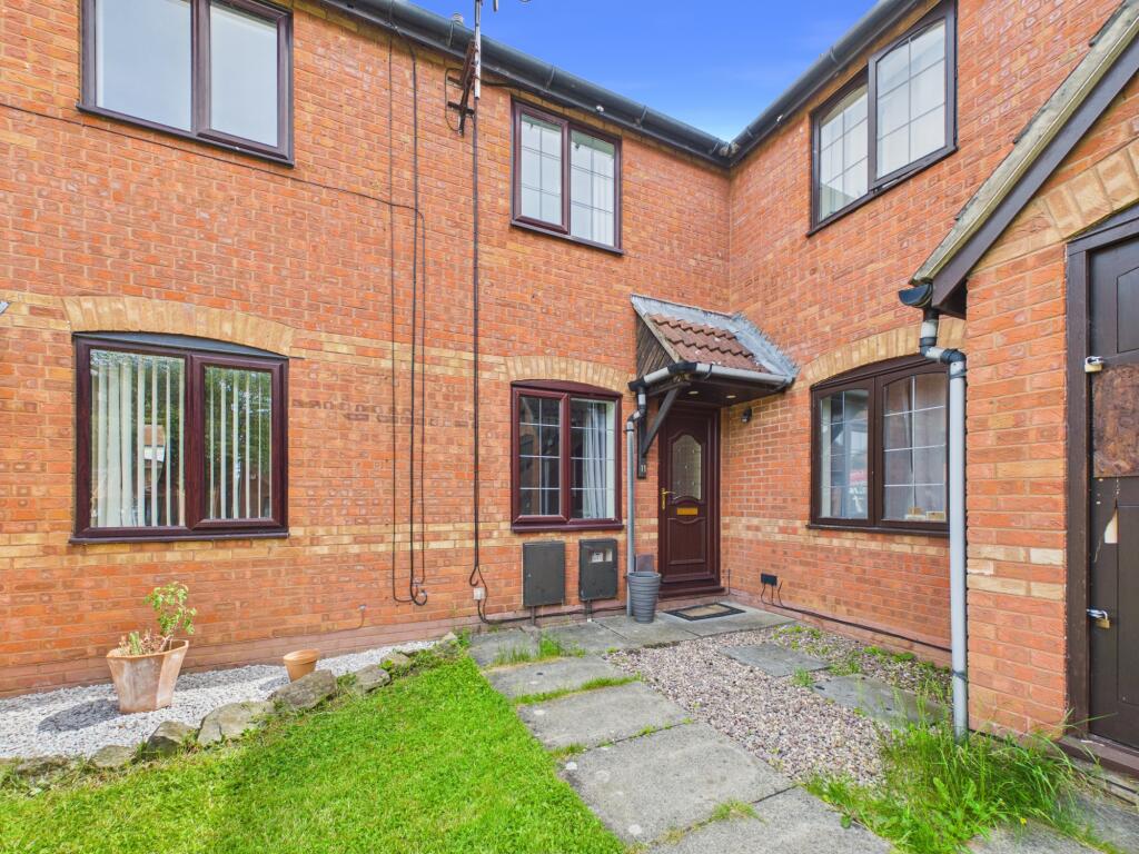 2-bed semi-detached on Ivybridge Close, Oakwood, £179,500