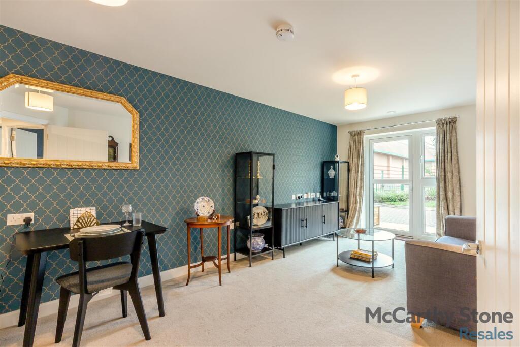 Bluebell House, Barnsdale Drive, Westcroft, Milton Keynes photo 3