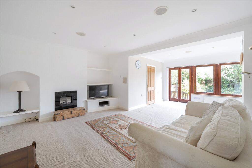 Farleys Close, West Horsley, Surrey, KT24 photo 4