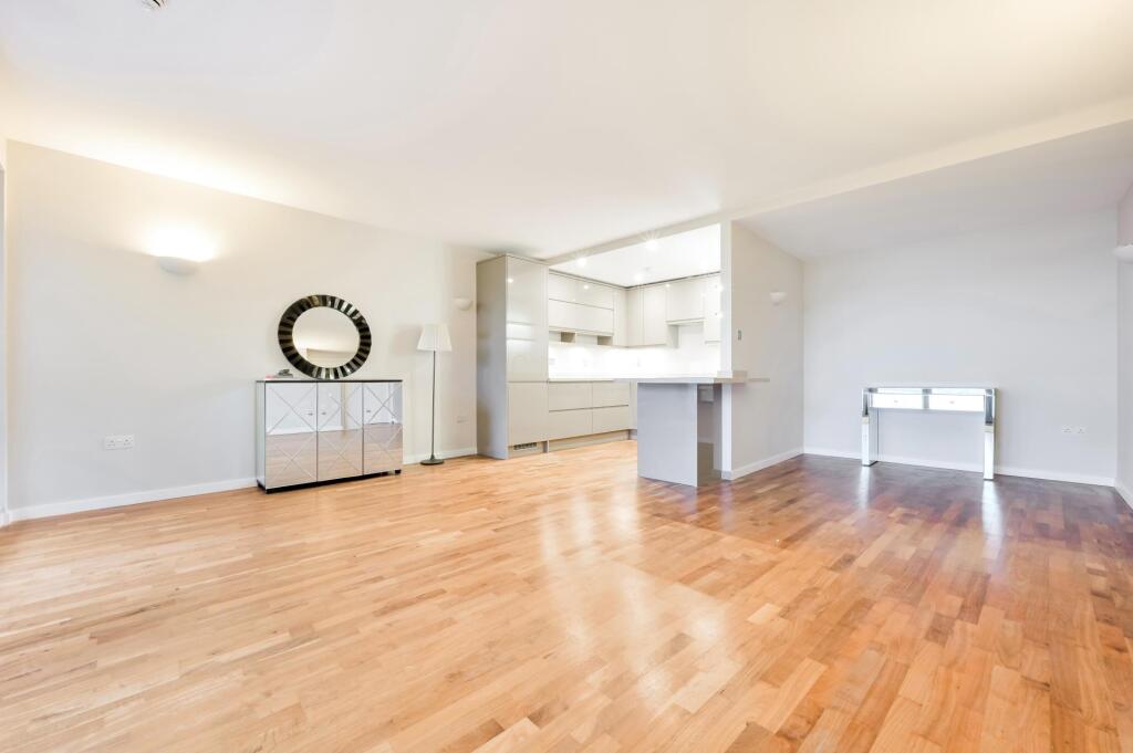 New Providence Wharf, Fairmont Avenue, Canary Wharf, E14  photo 3