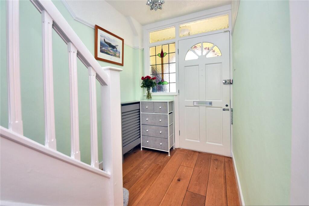 House in Sutton - More