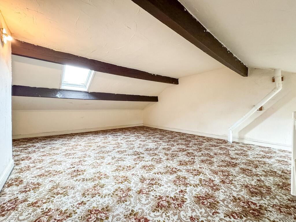 House in Kirklees, Moldgreen - More