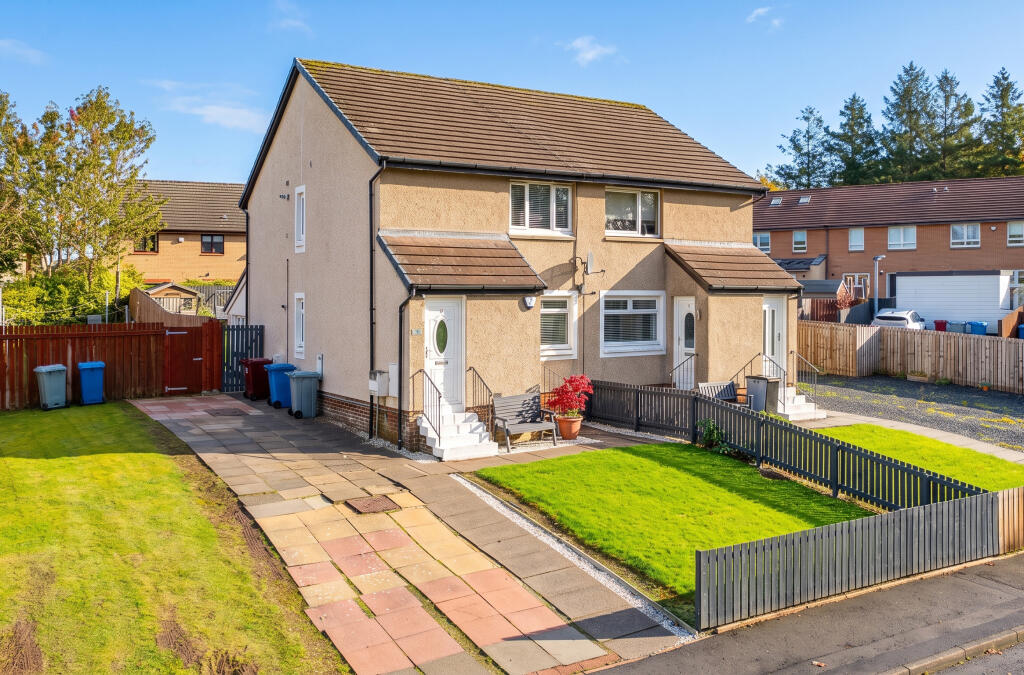 1-bed flat on 38 Langlea Avenue, Cambuslang, Glasgow, G72, £120,000