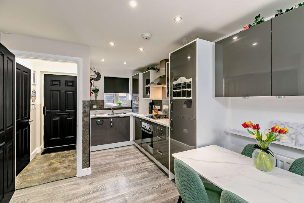 Riverside Way, Castleford, Wakefield photo 3