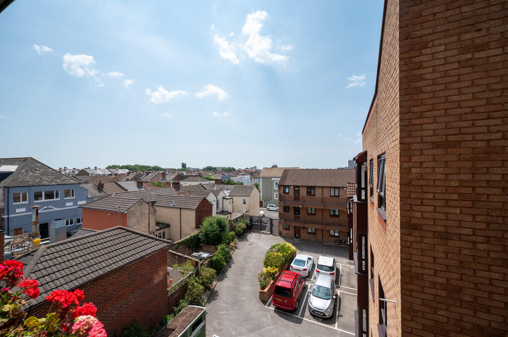 Apartment in Portsmouth, Southsea - View 4