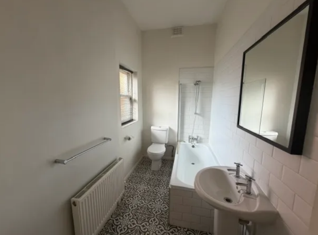 Apartment in Kingston upon Thames - View 5