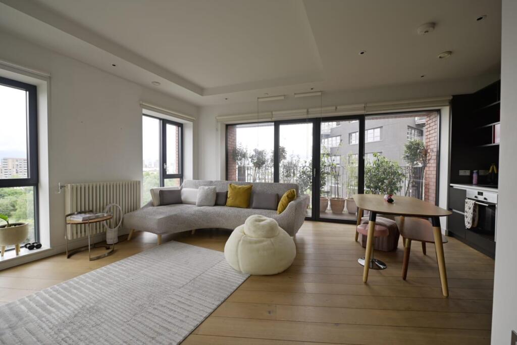 Main image of property: Java House, 15 Botanic Sq, Leamouth Peninsula, London E14 0LG, UK