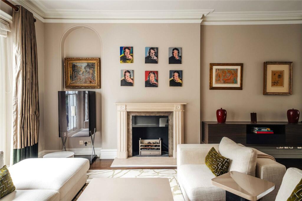 House in London, Royal Borough of Kensington and Chelsea - View 4