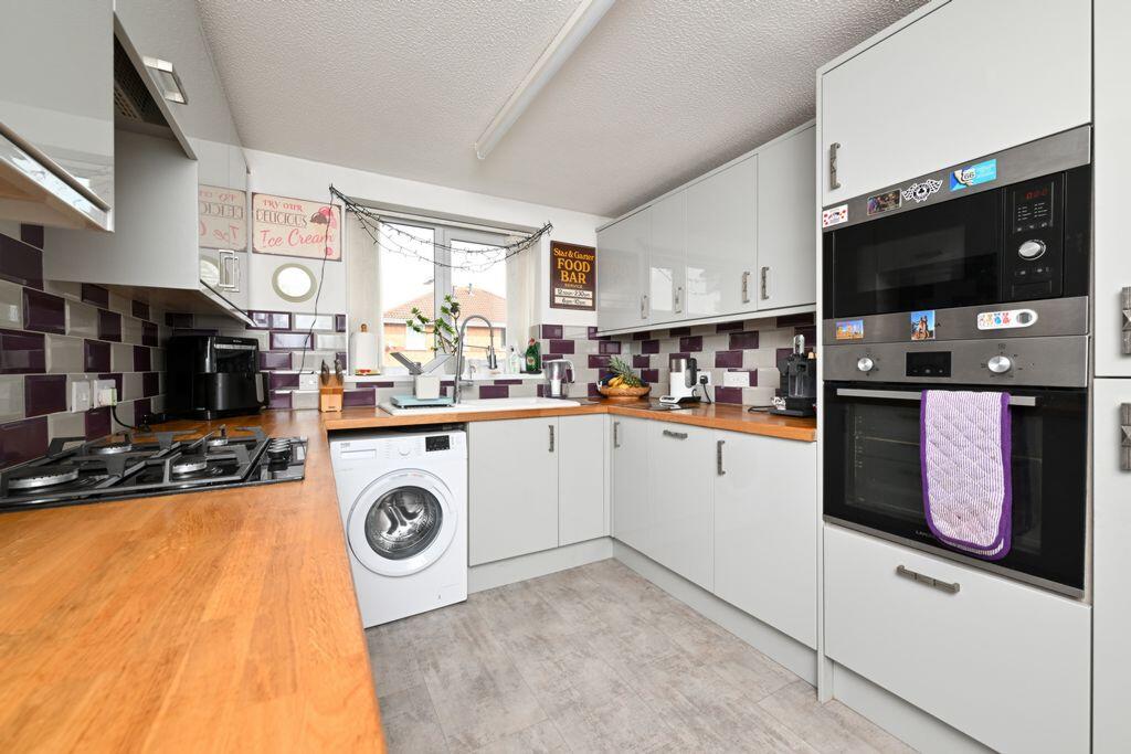 Low Valley Close, Ketley, TF1 photo 3