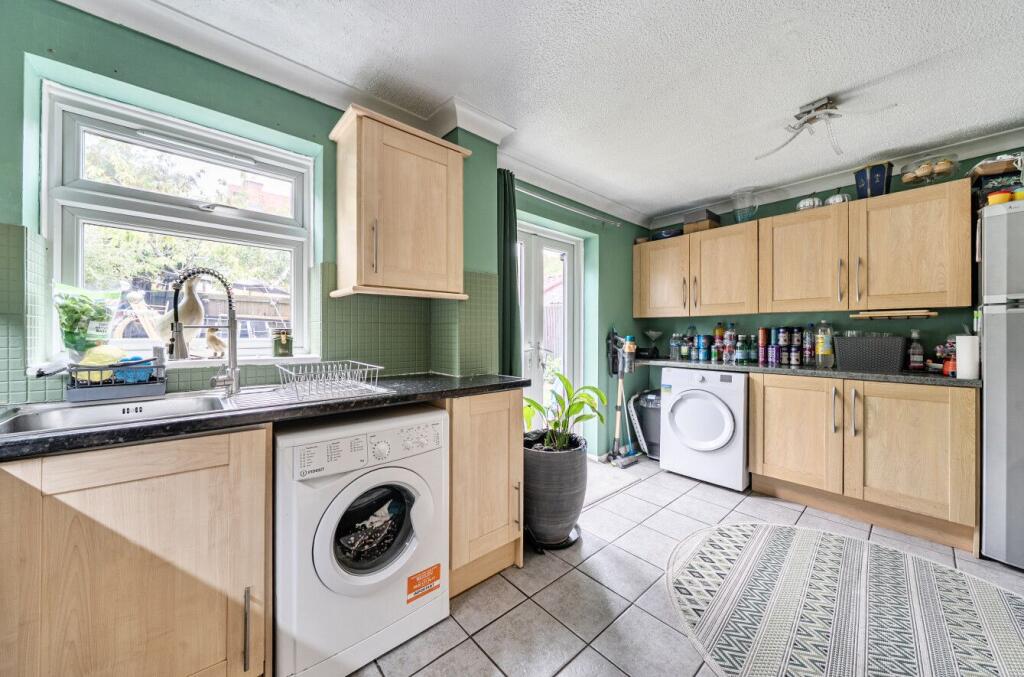 House in Test Valley, Shipton Bellinger - More