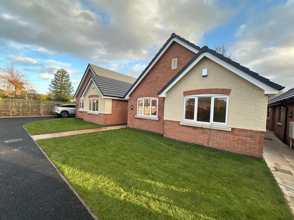 3-bed house on Wood Lane, Newhall, DE11, £350,000