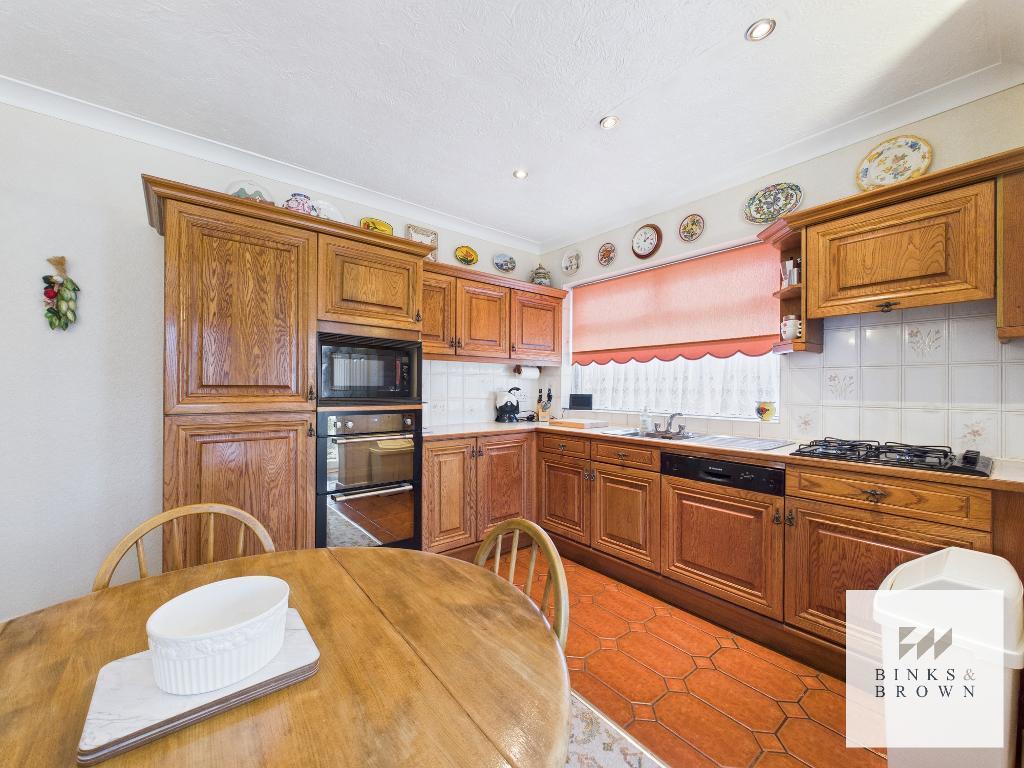 Chamberlain Avenue, Corringham, Essex, SS17 7PA photo 3