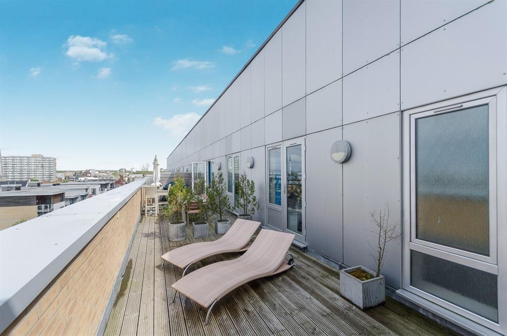 Main image of property: High Street, SOUTHAMPTON
