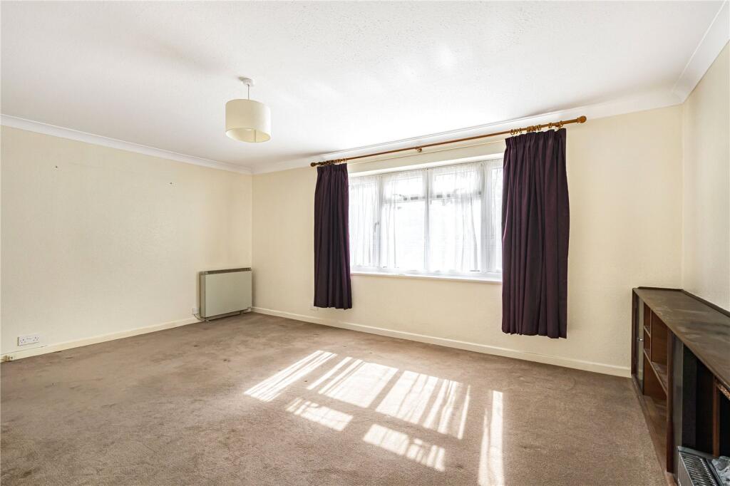 Apartment in Woking, Hook Heath - View 5