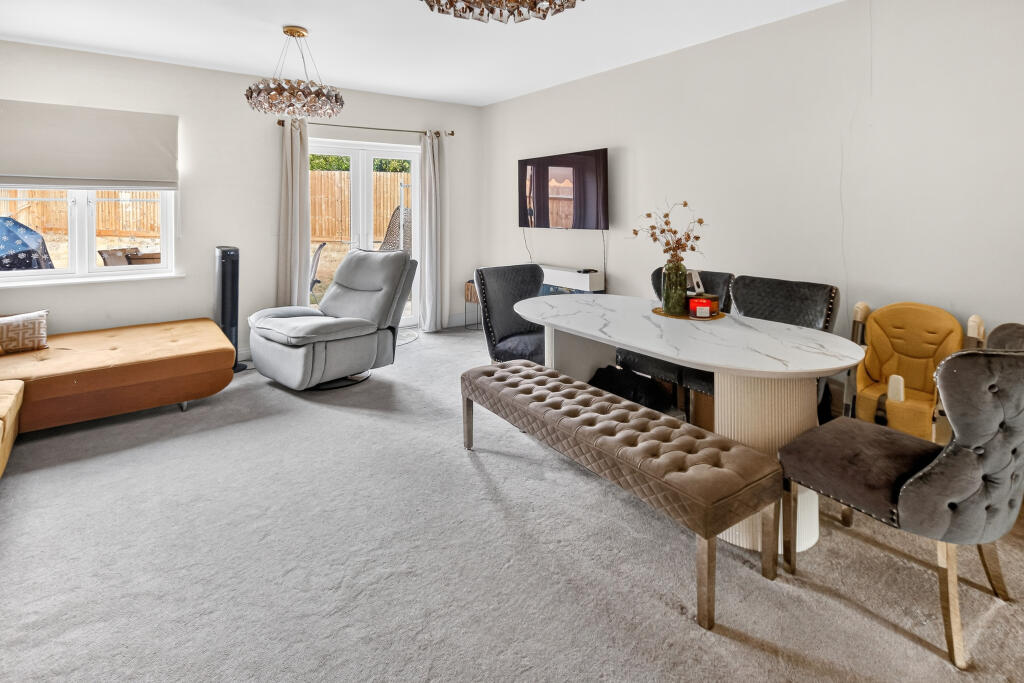 House in Newell Green, Warfield - View 4
