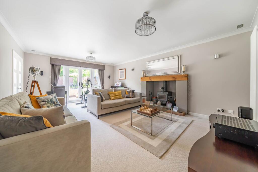 Lavenham Drive, Biddenham photo 4