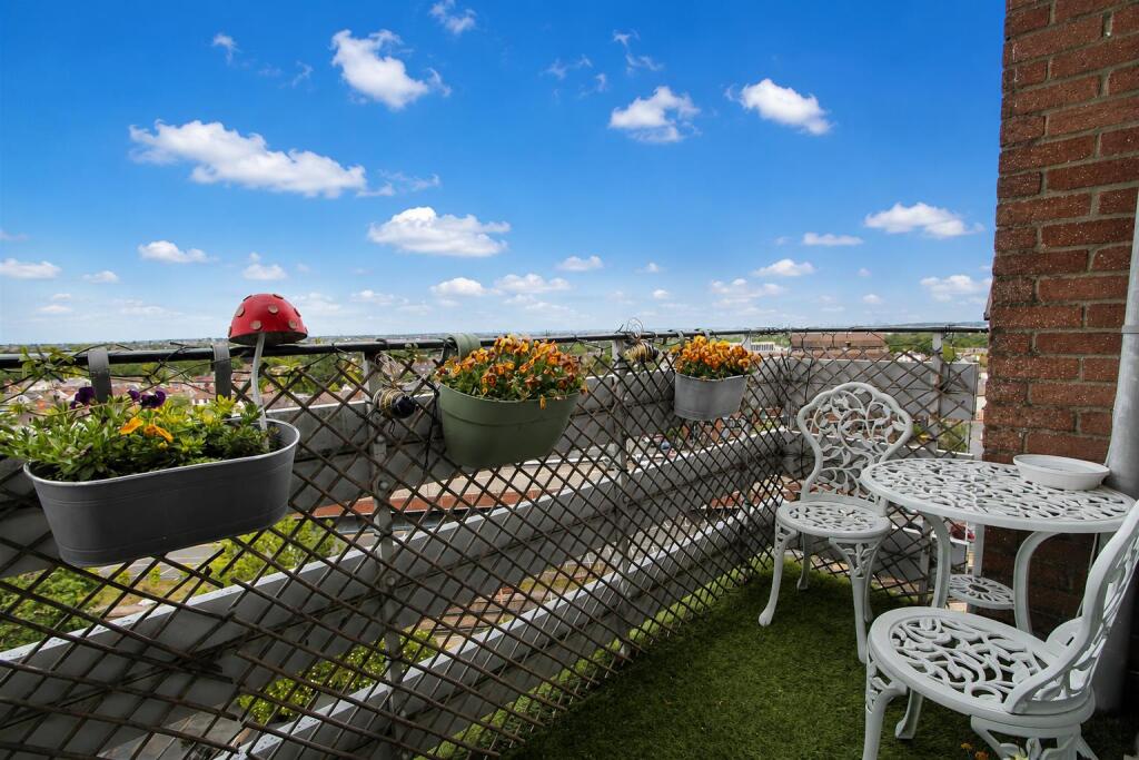 Apartment in Wallington - View 2